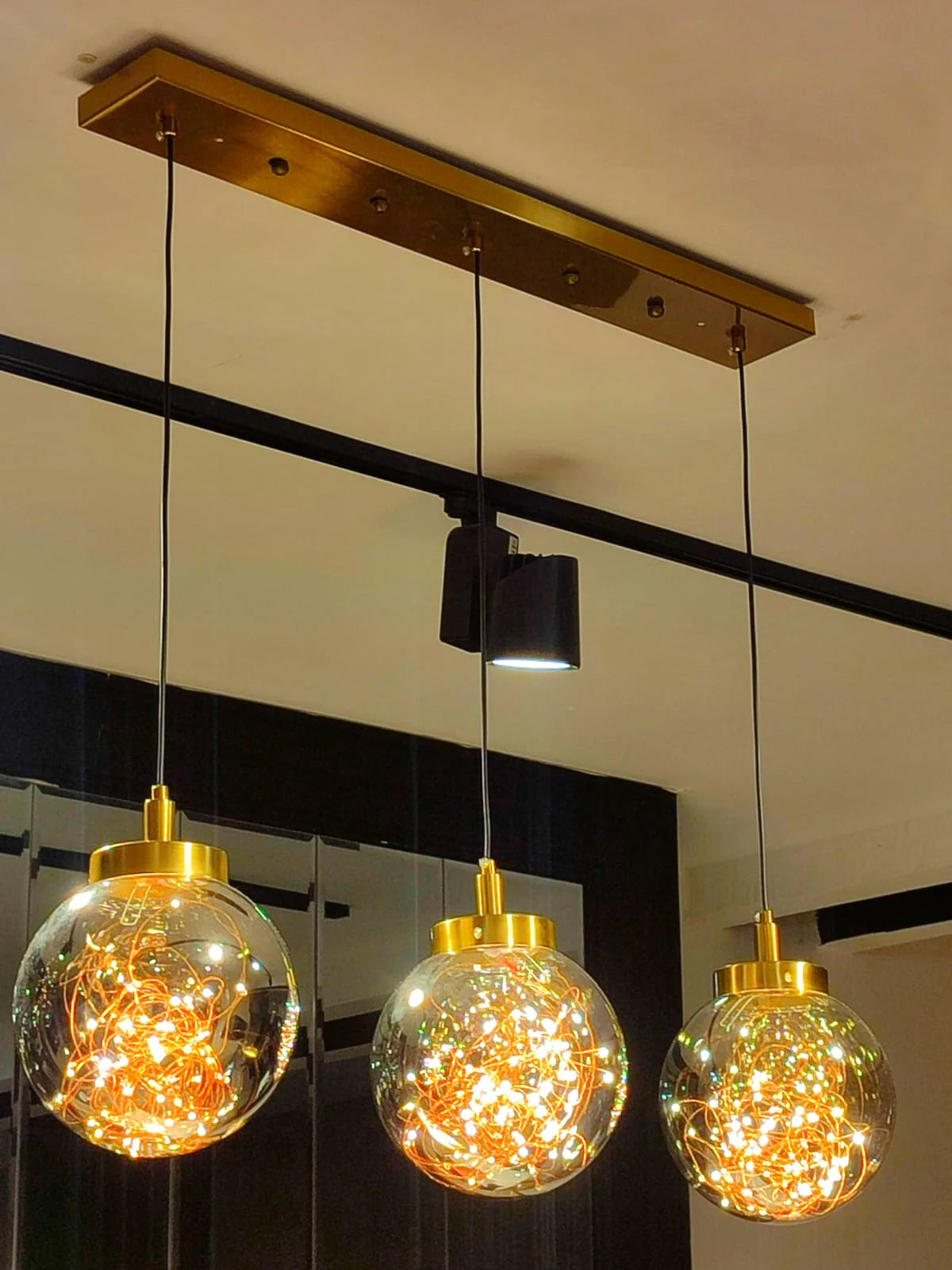 Glow 3’lü Sıralı Peri LED Avize – Cam Küre Dekoratif Yemek Masası Avizesi