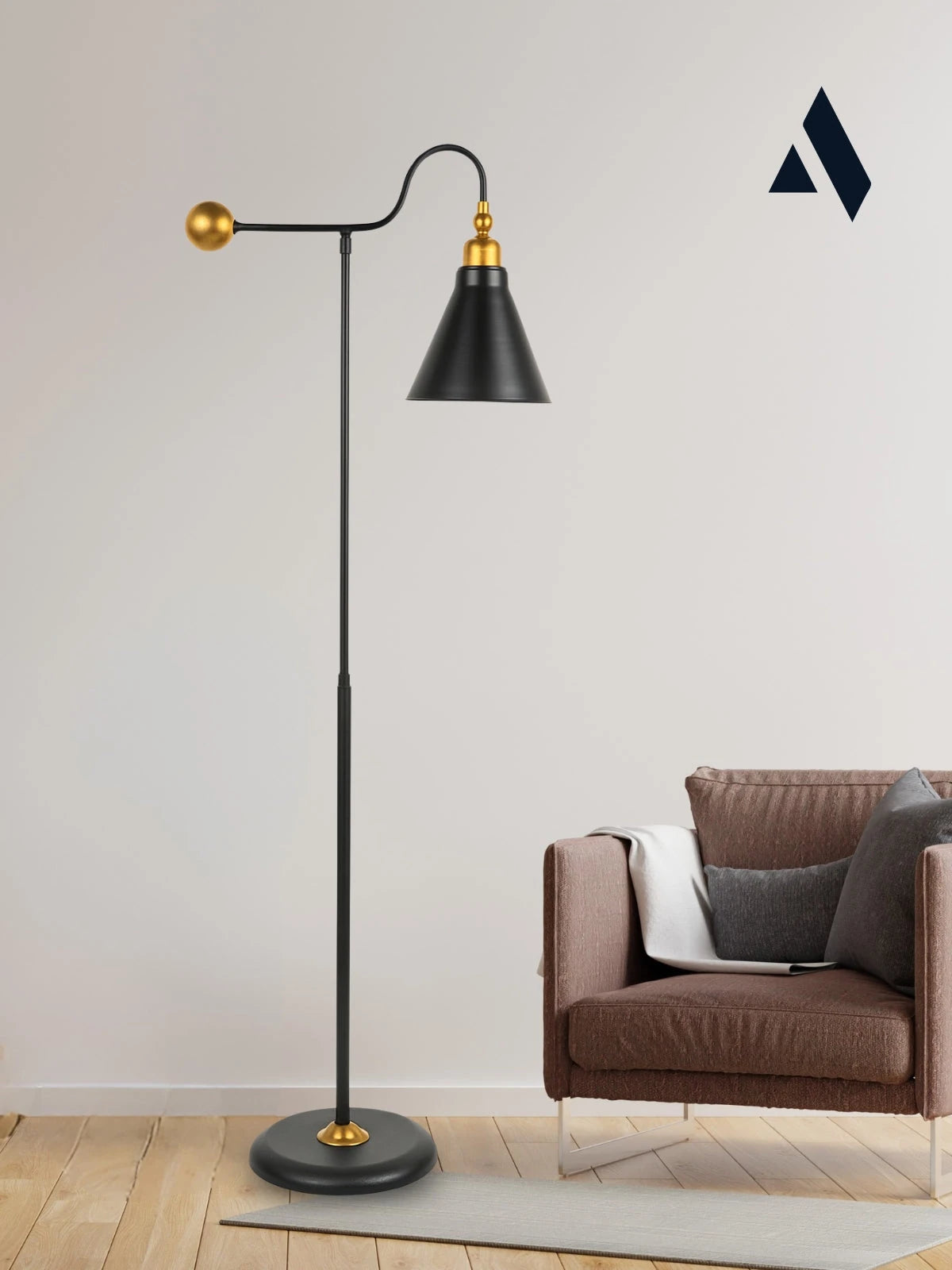 Ardine Ayarlanabilir Siyah Lambader | Gold Detaylı Metal Gövde – Modern ve Fonksiyonel Tasarım